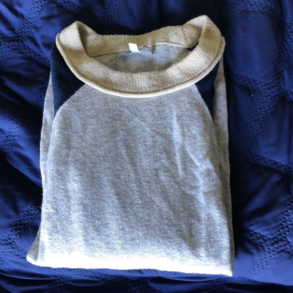 6/10 SHOP CLOSING LAST CALL Blue & White Medium Hawthorne Sweater Women Winter
